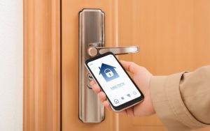 Cách sử dụng khóa cửa điện tử điều khiển từ xa