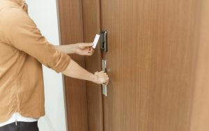 cách bảo quản khóa cửa điện tử