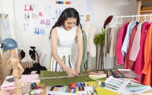 Quy trình sáng tạo và sản xuất của ngành thiết kế trang phục