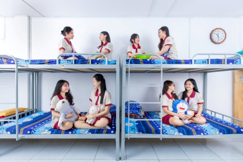 trường nội trú nghĩa là gì