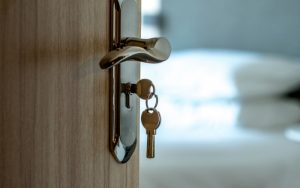 Mở bằng chìa cơ