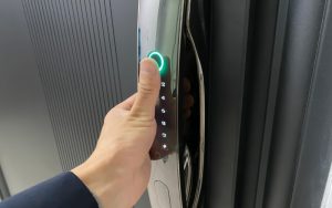 Mở khóa bằng vân tay 