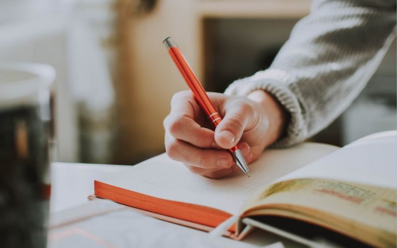 Khởi nghiệp giáo dục từ viết sách dạy kỹ năng