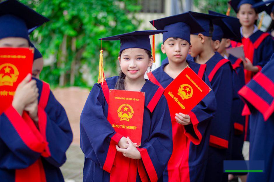 Áp lực giải đáp thắc mắc của phụ huynh ngoài giờ Áp lực giải đáp thắc mắc của phụ huynh ngoài giờ